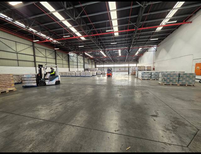 2,268M² WAREHOUSE TO LET IN ROBERTSHAM